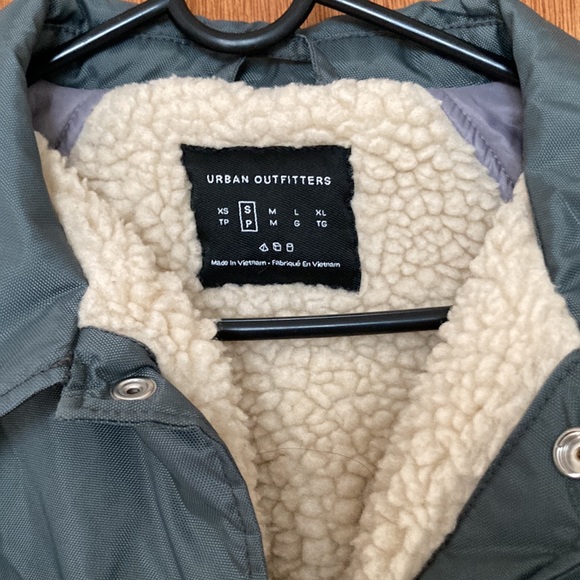 Waterproof coat - Picture 2 of 4